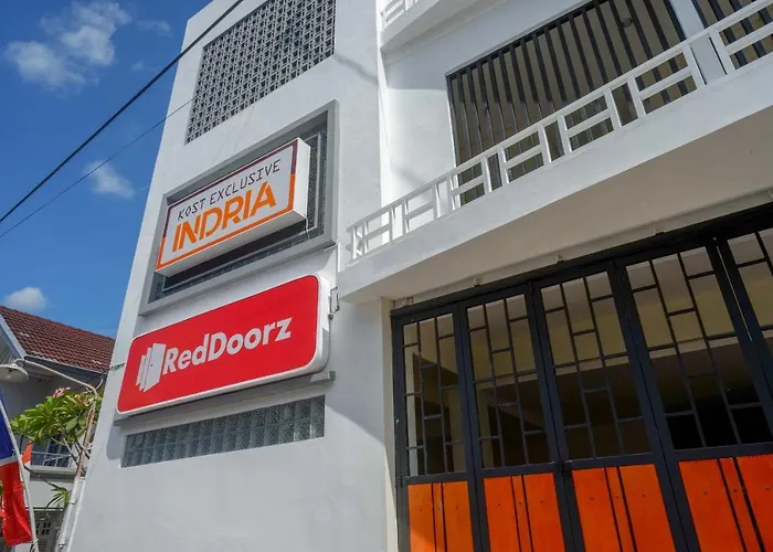 RedDoorz near Pasar Gede Solo Hotel