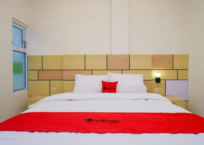 RedDoorz near Pasar Gede Solo Hotel